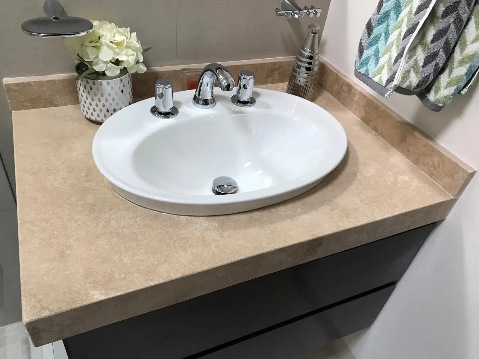 Cubierta de mármol instalada por Grupo Dor